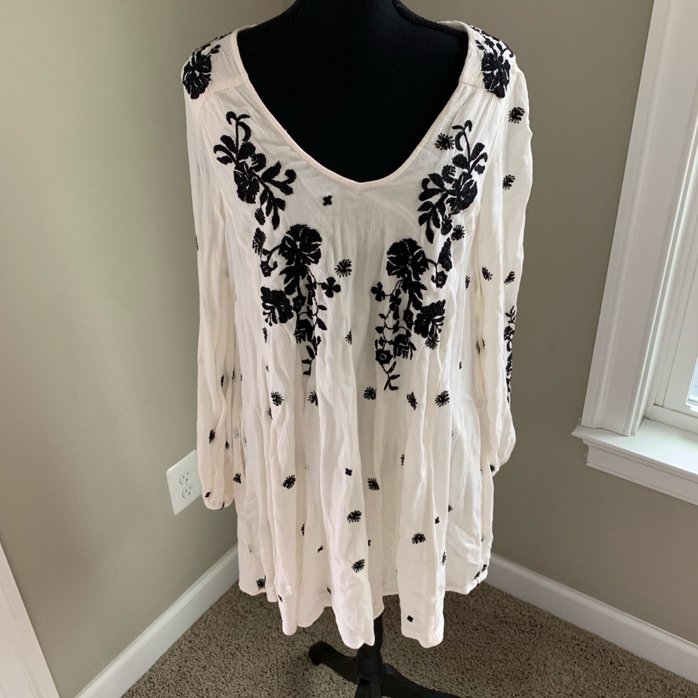 NWT Free People Peasant Sleeve Embroidered Dress